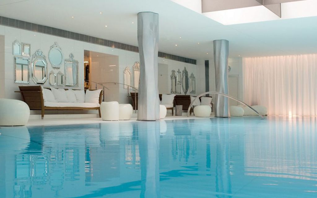 piscina interno hotel parigi