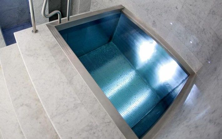 PLUNGE POOL FOR YACHTS